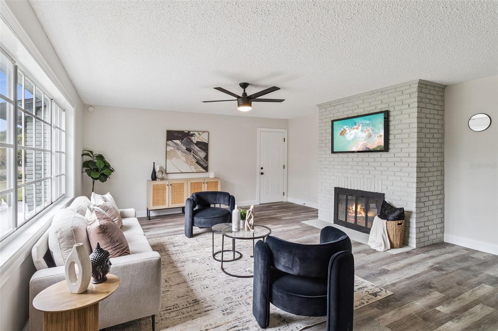 Image 4 of 23 For 1527 Meadowbrook Road Ne