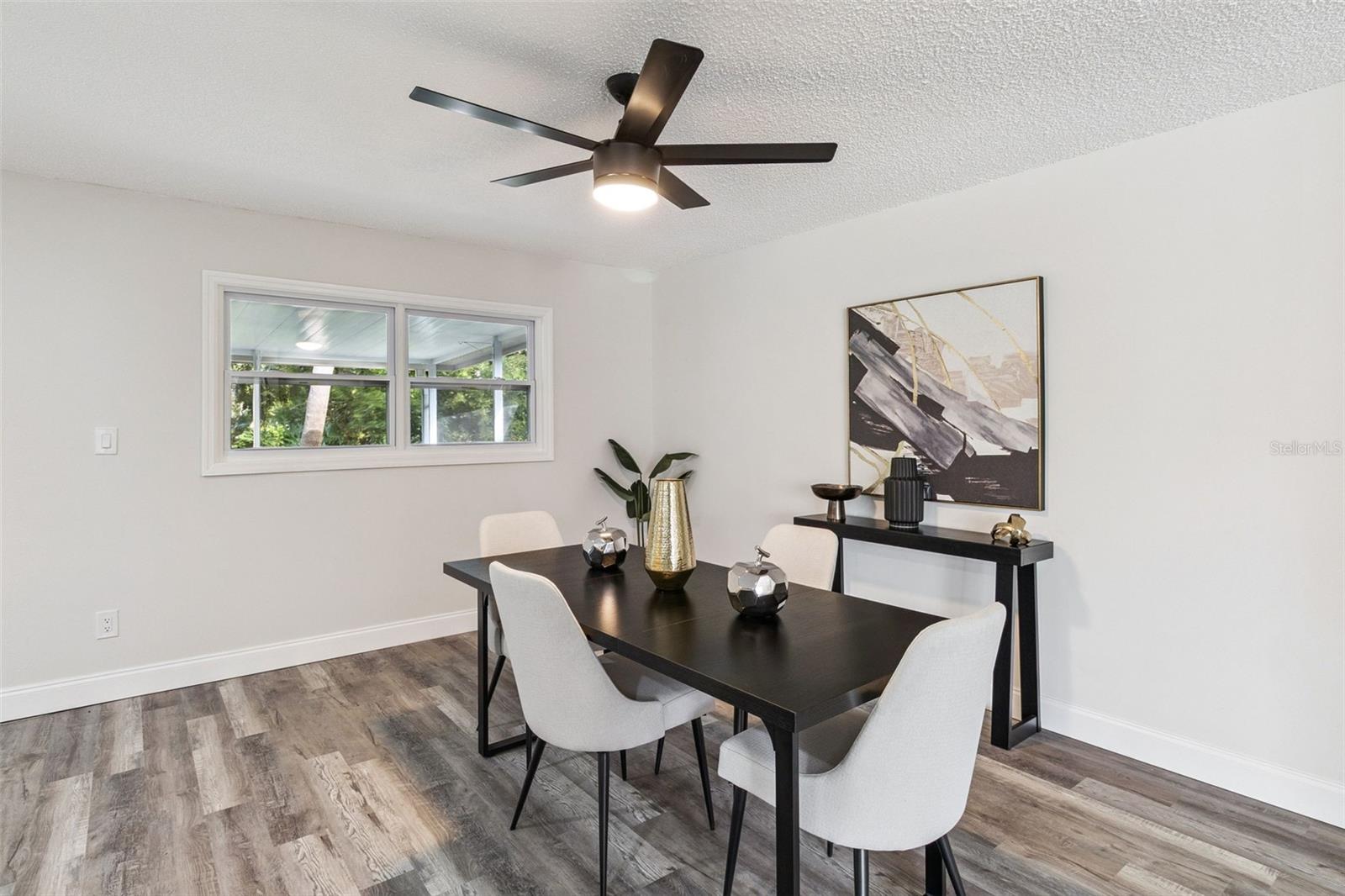 Image 5 of 23 For 1527 Meadowbrook Road Ne