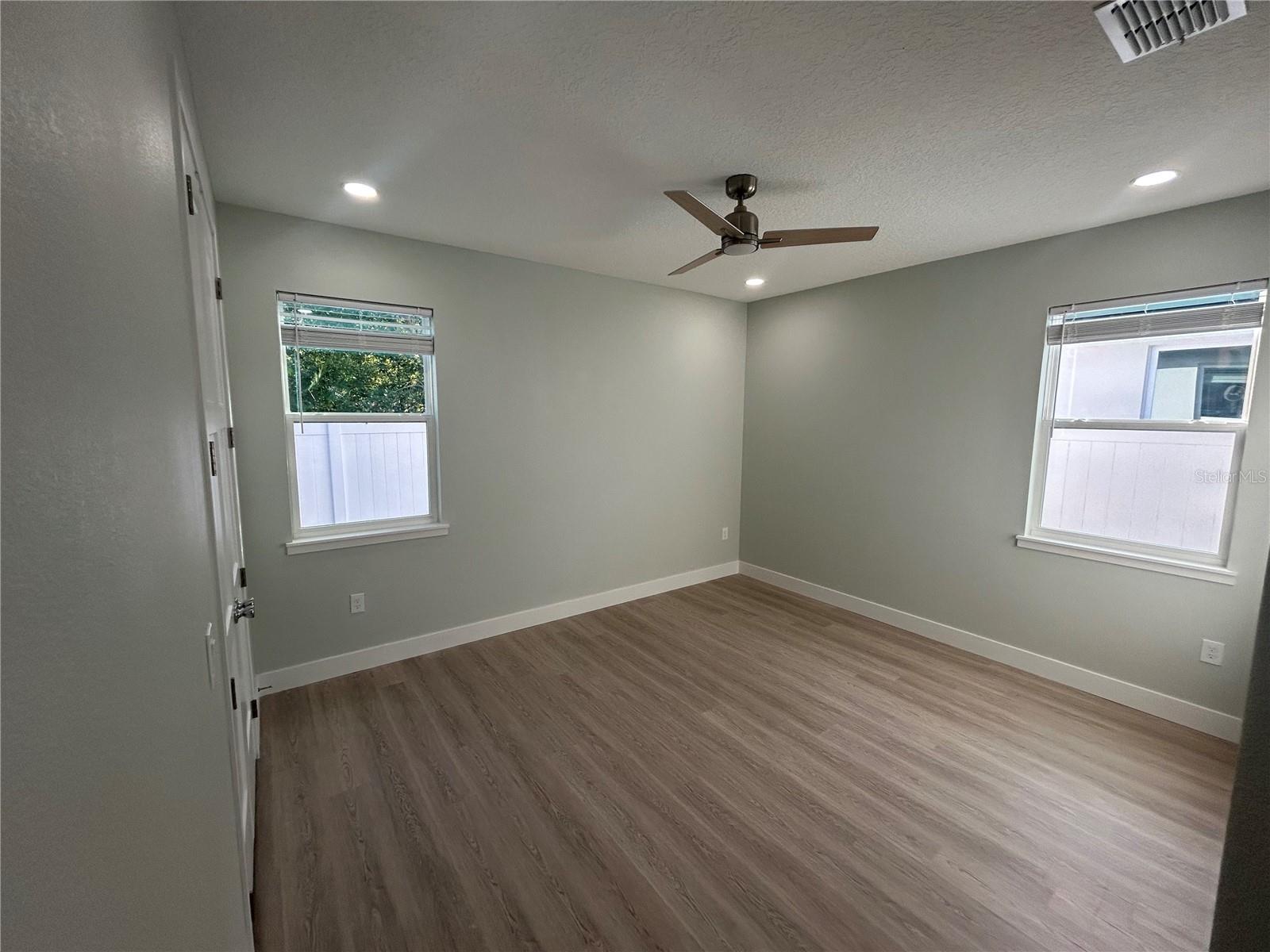 Image 10 of 13 For 424 Jessup Avenue