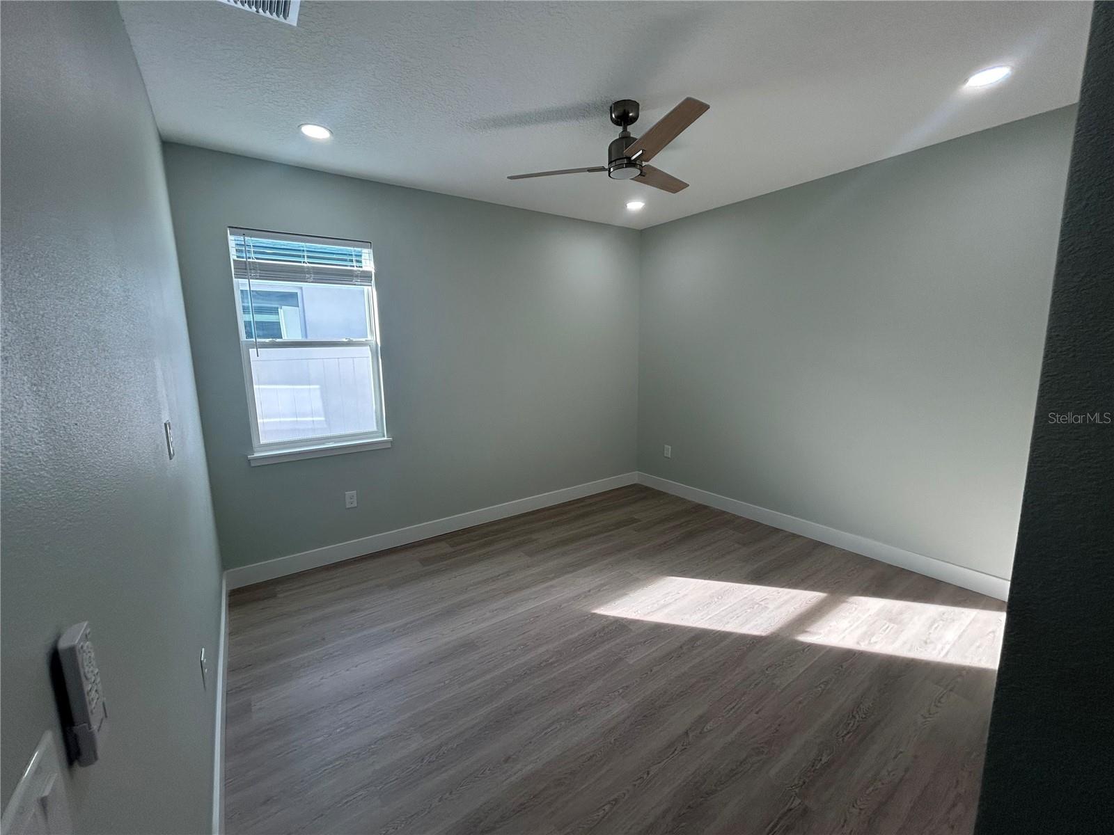 Image 7 of 13 For 424 Jessup Avenue