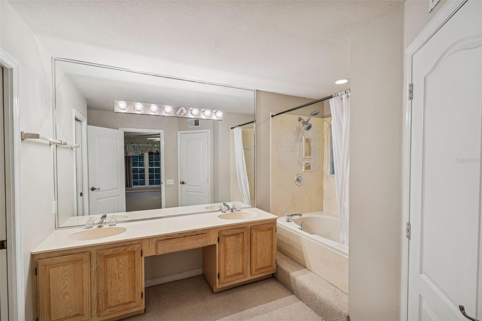 Image 27 of 42 For 3585 Ventura Club Circle