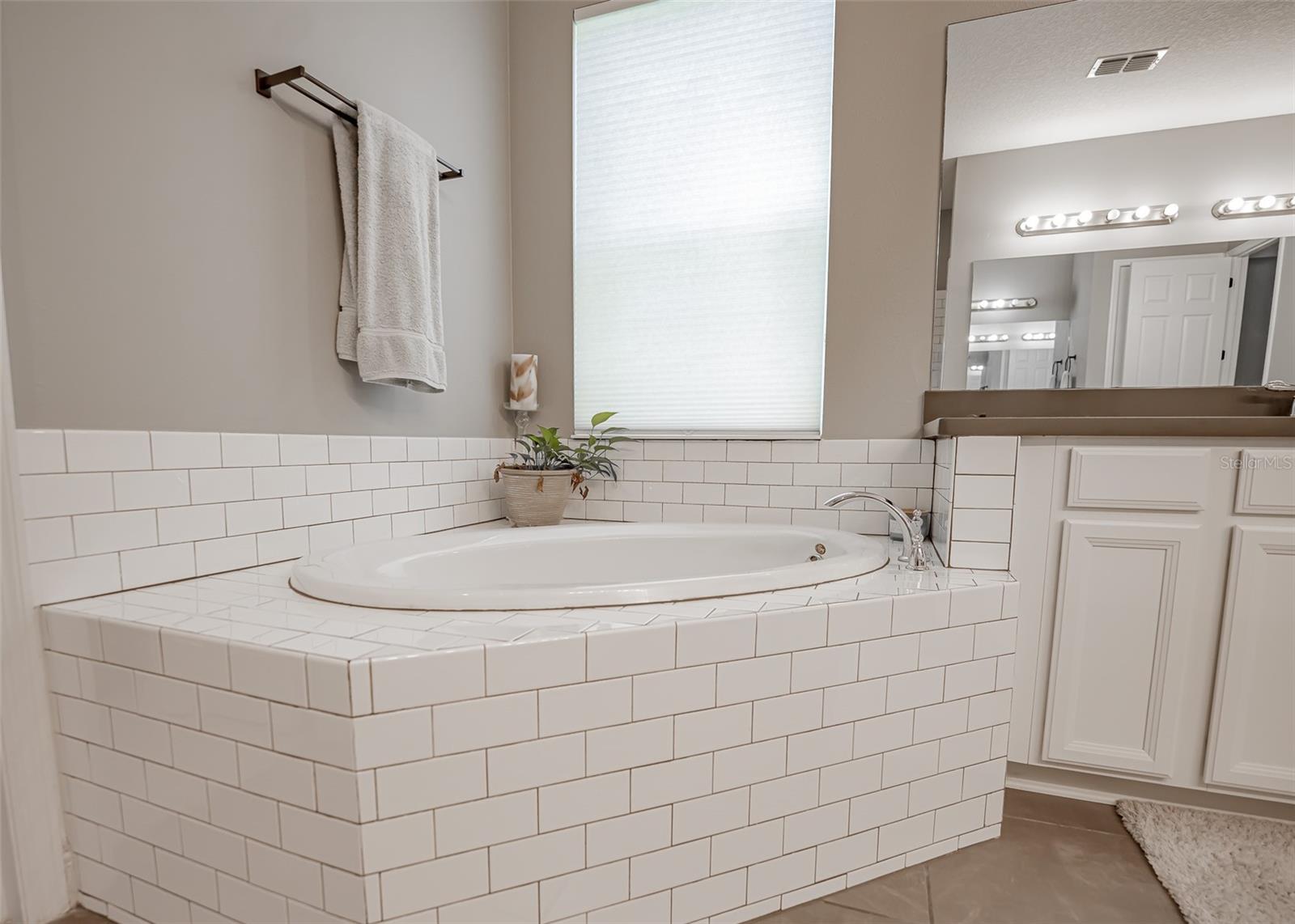 Image 34 of 84 For 14073 Jomatt Loop