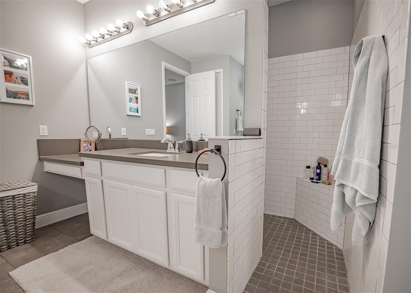 Image 37 of 84 For 14073 Jomatt Loop