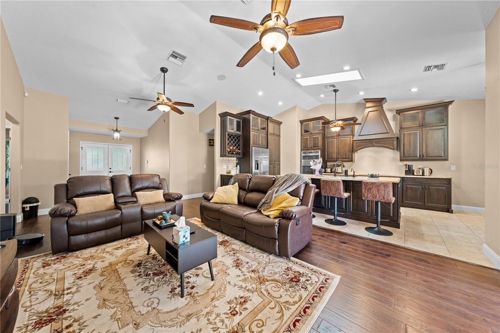 Image 11 of 76 For 860 Shore Drive