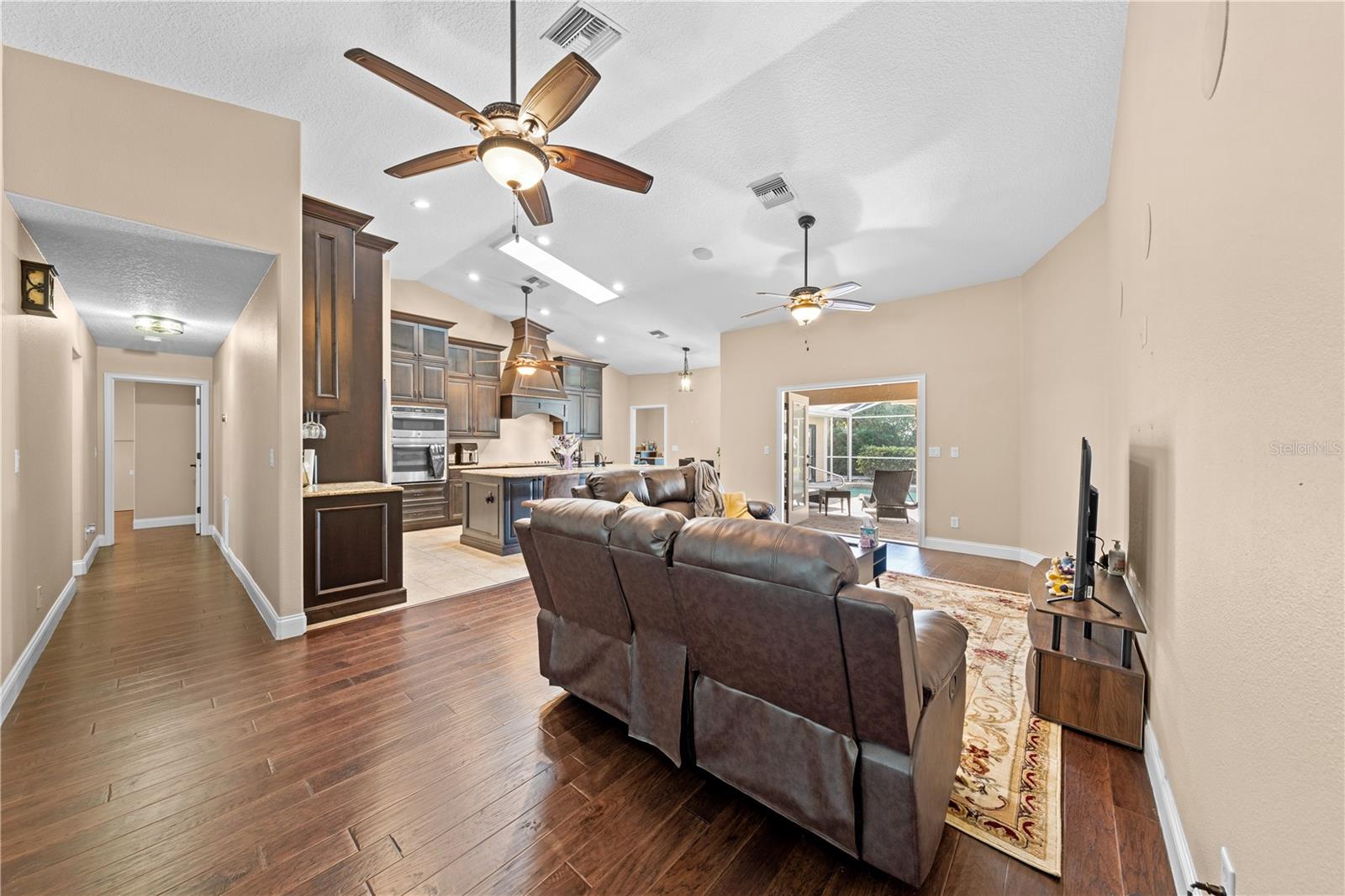 Image 12 of 76 For 860 Shore Drive