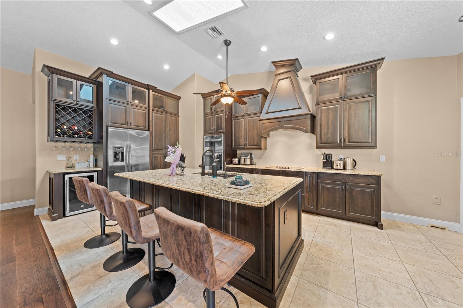 Image 13 of 76 For 860 Shore Drive