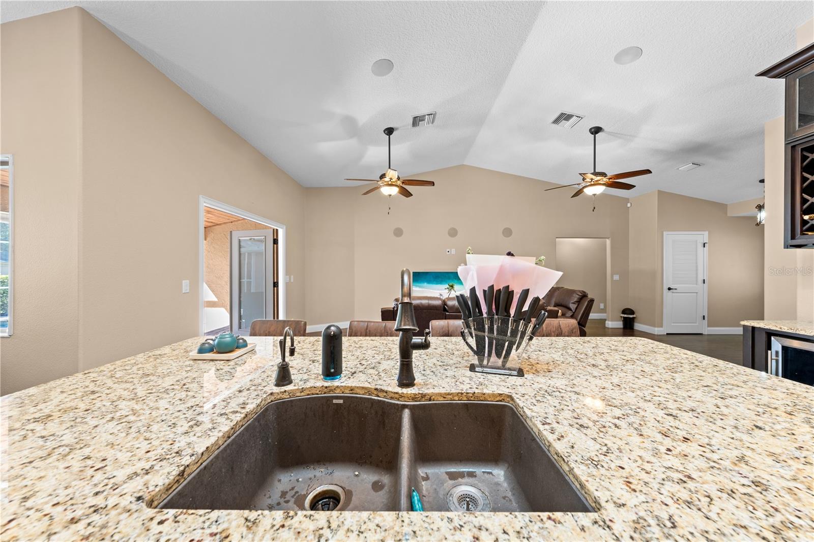 Image 19 of 76 For 860 Shore Drive