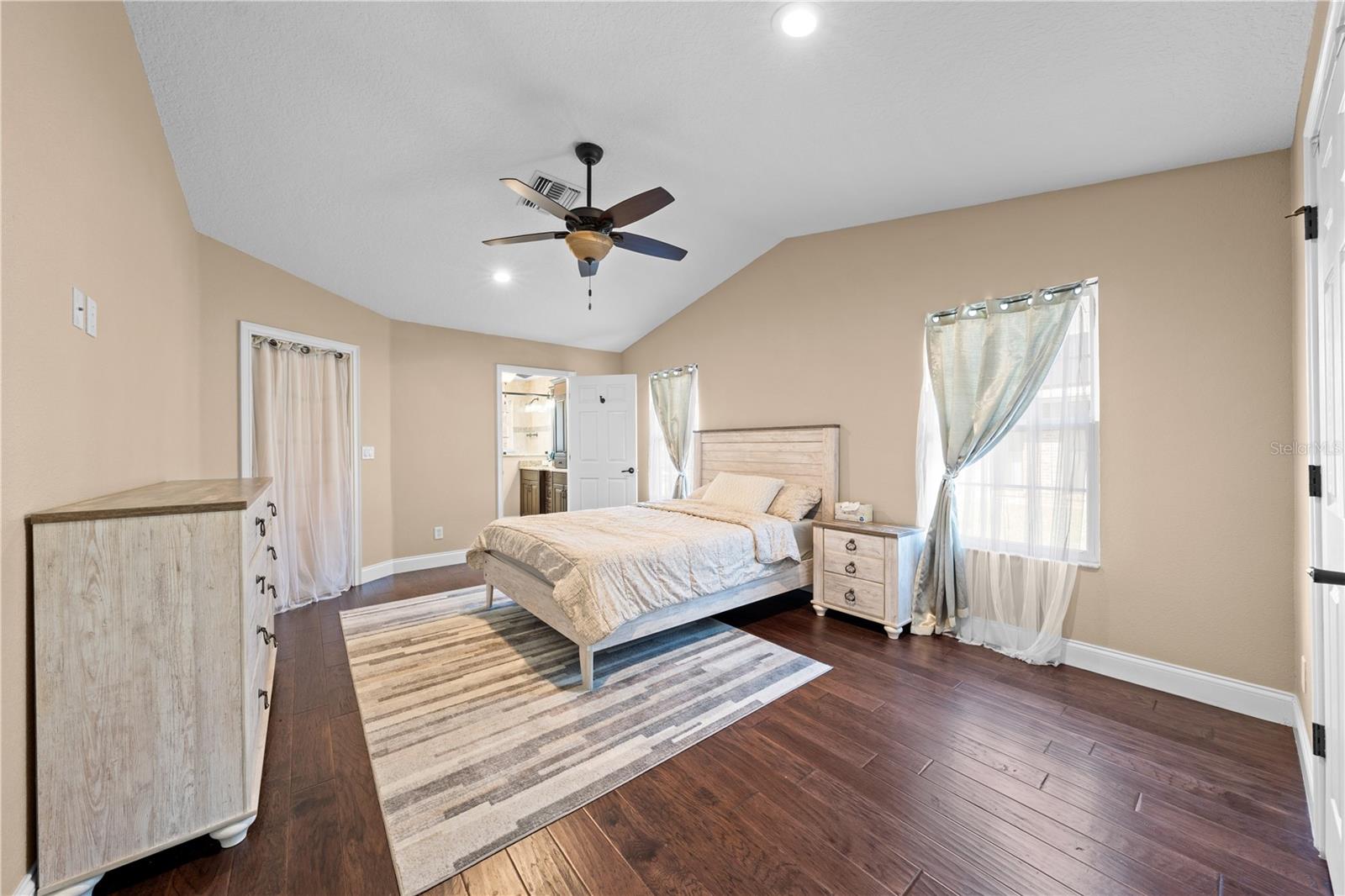 Image 28 of 76 For 860 Shore Drive