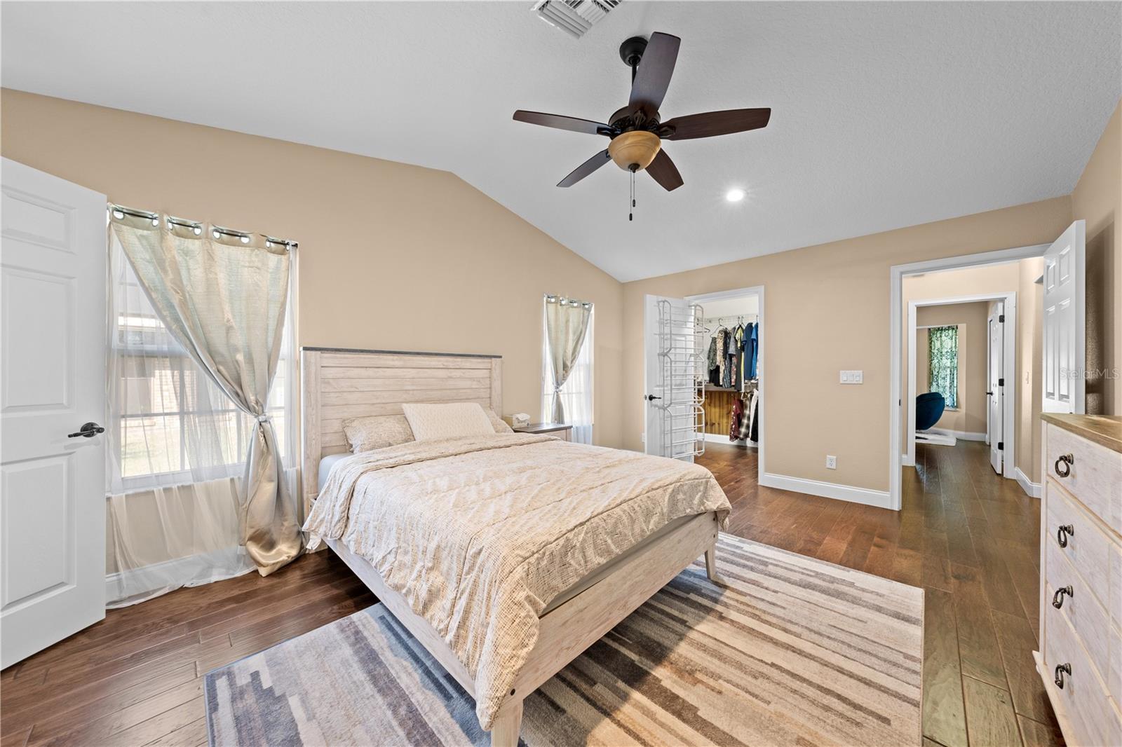 Image 29 of 76 For 860 Shore Drive