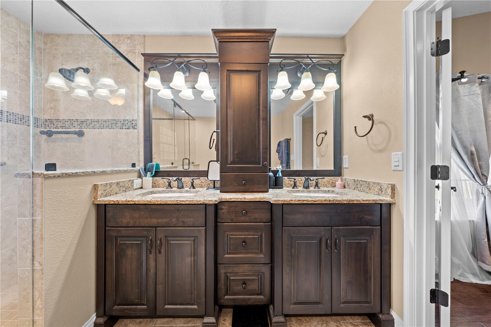 Image 32 of 76 For 860 Shore Drive