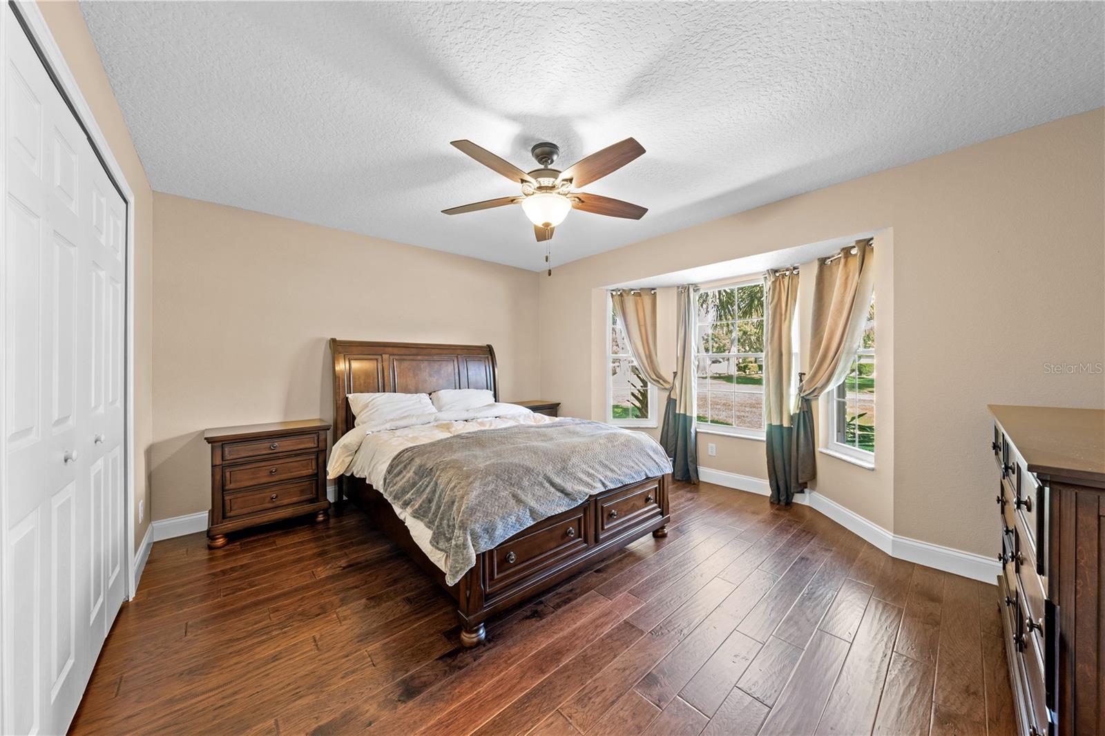 Image 33 of 76 For 860 Shore Drive