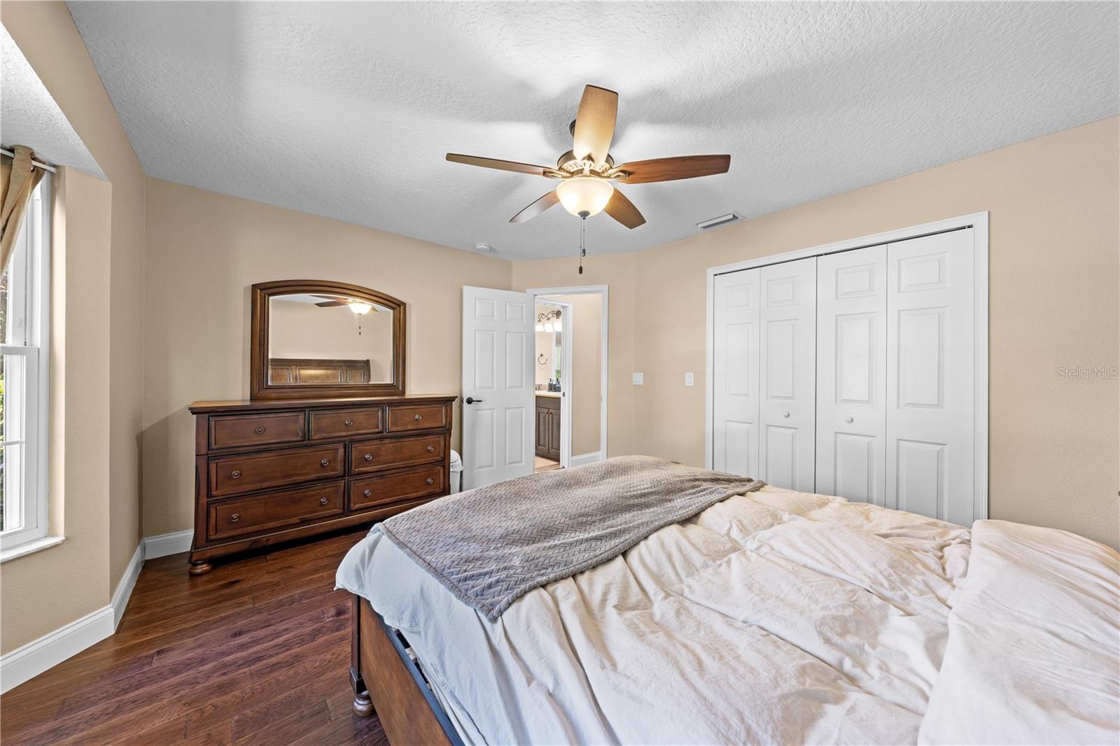 Image 34 of 76 For 860 Shore Drive