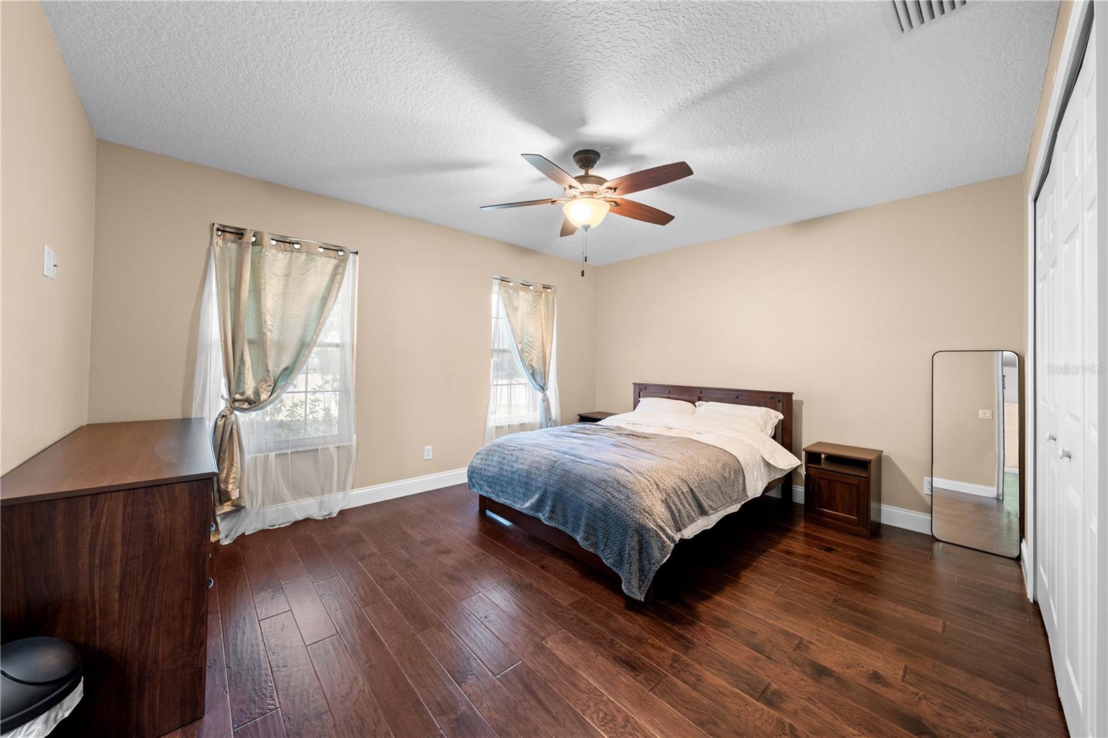 Image 38 of 76 For 860 Shore Drive