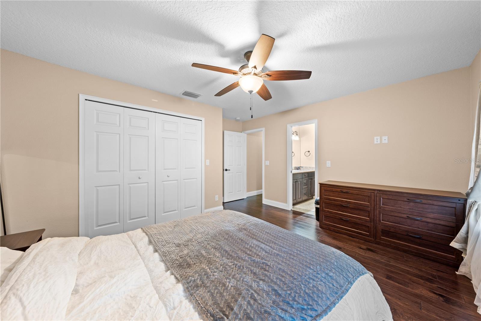 Image 39 of 76 For 860 Shore Drive