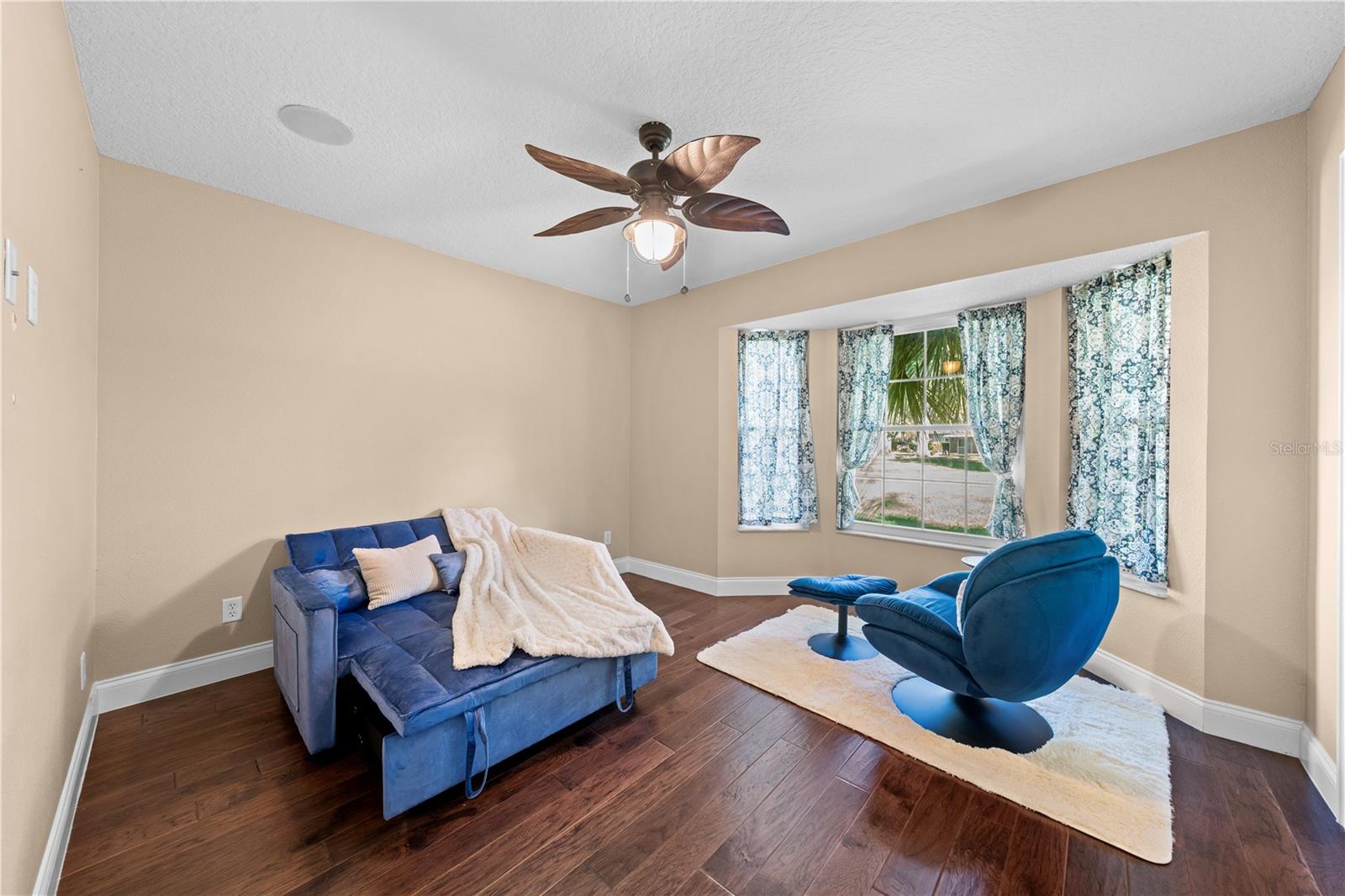 Image 40 of 76 For 860 Shore Drive