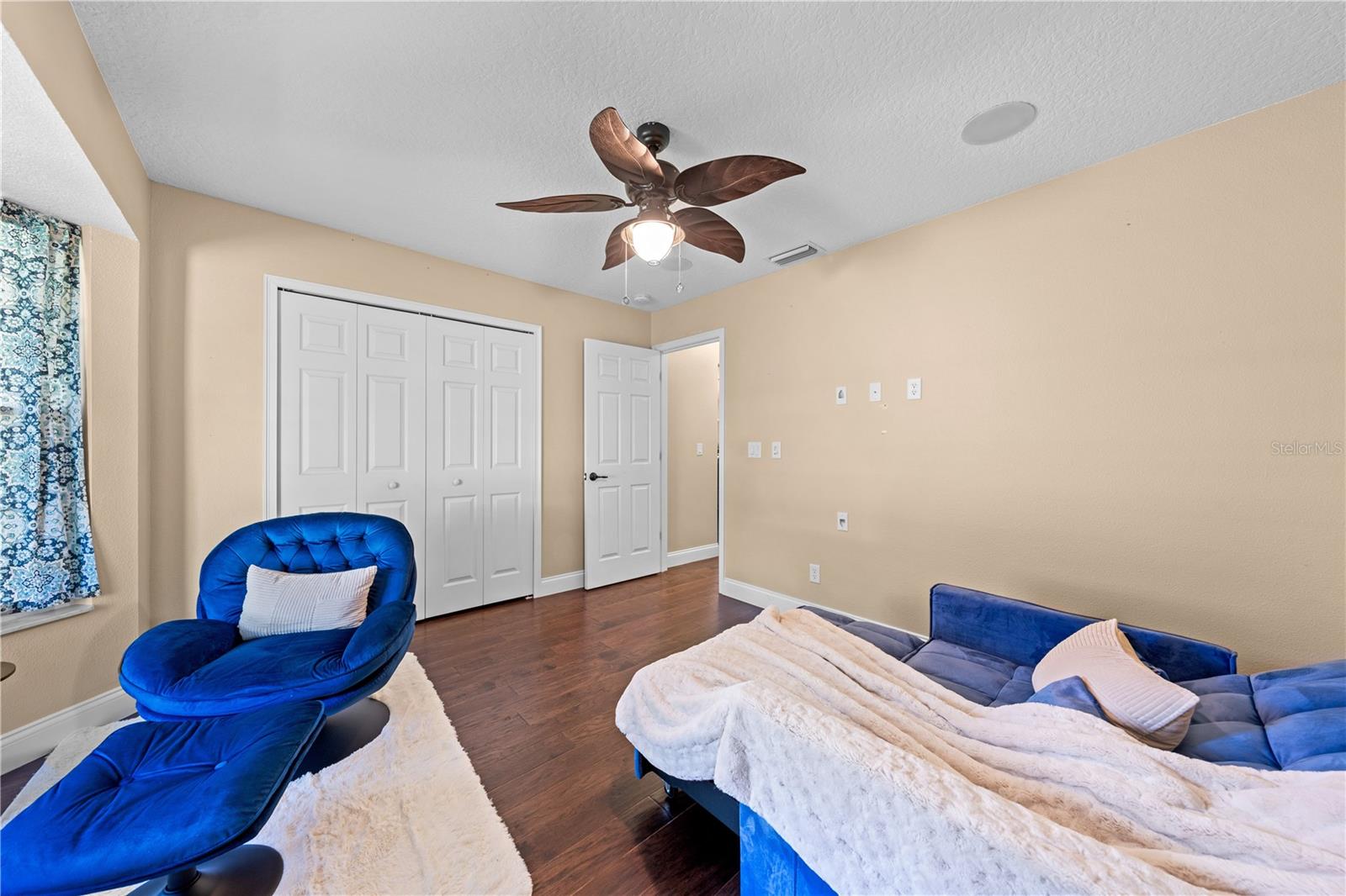 Image 41 of 76 For 860 Shore Drive