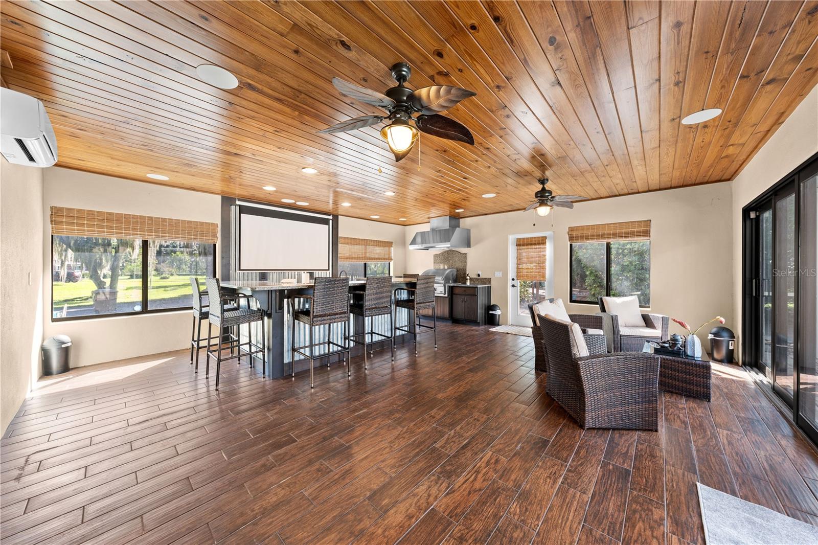 Image 42 of 76 For 860 Shore Drive