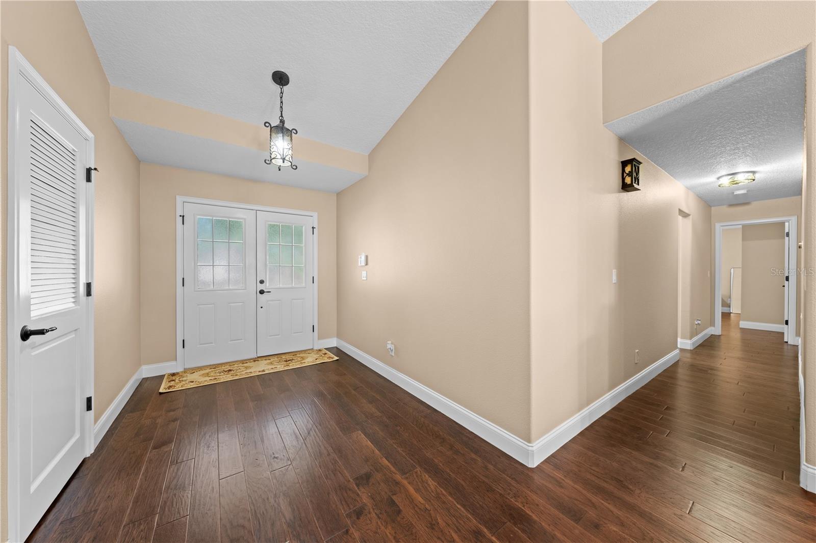 Image 7 of 76 For 860 Shore Drive