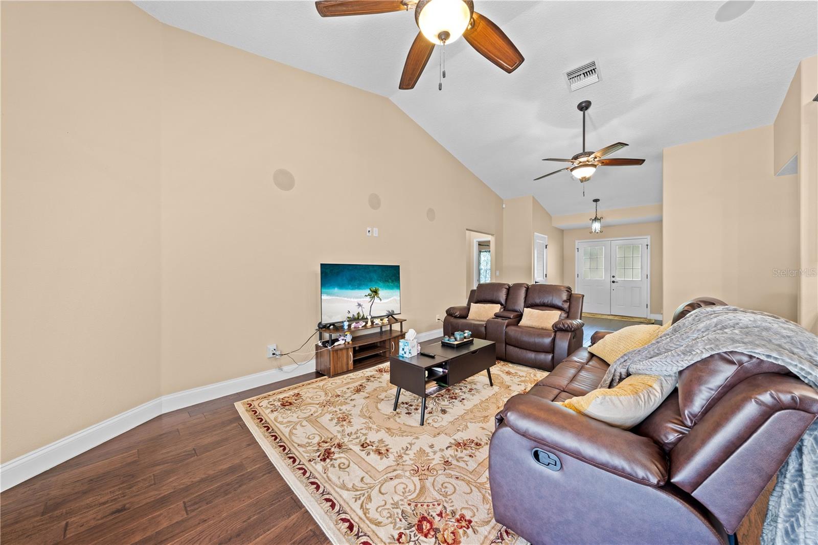 Image 8 of 76 For 860 Shore Drive