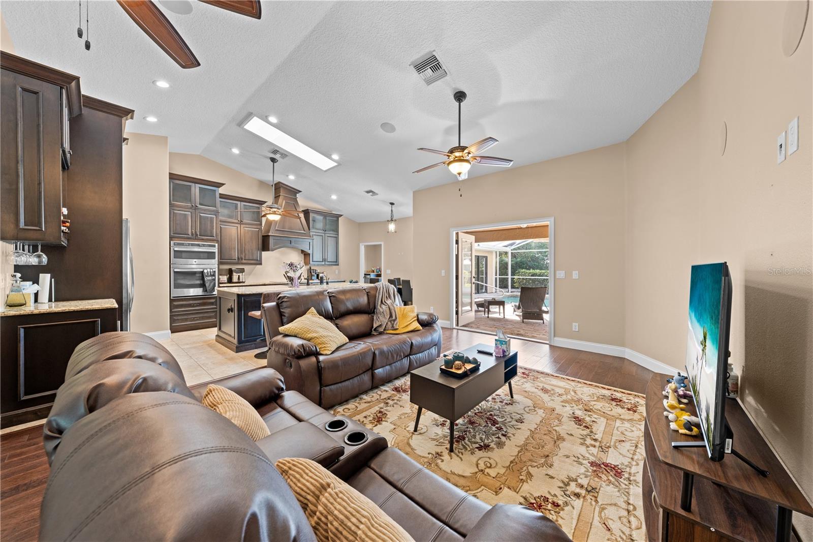 Image 9 of 76 For 860 Shore Drive