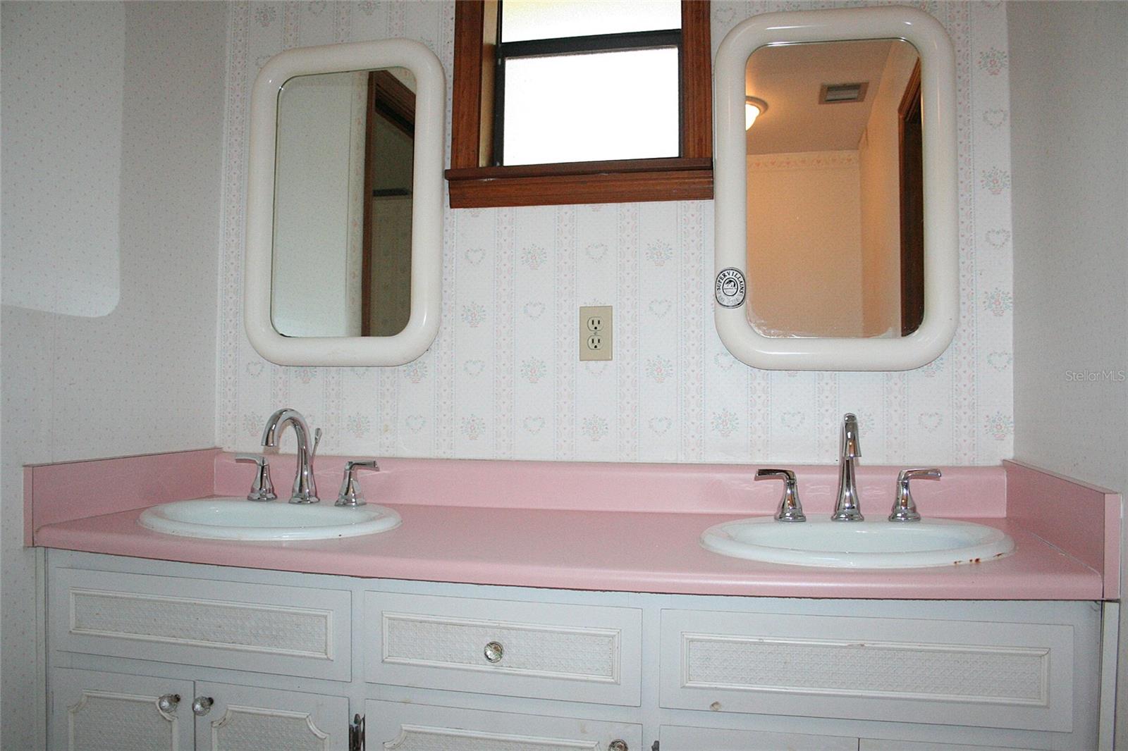 Image 28 of 53 For 122 Wisteria Drive