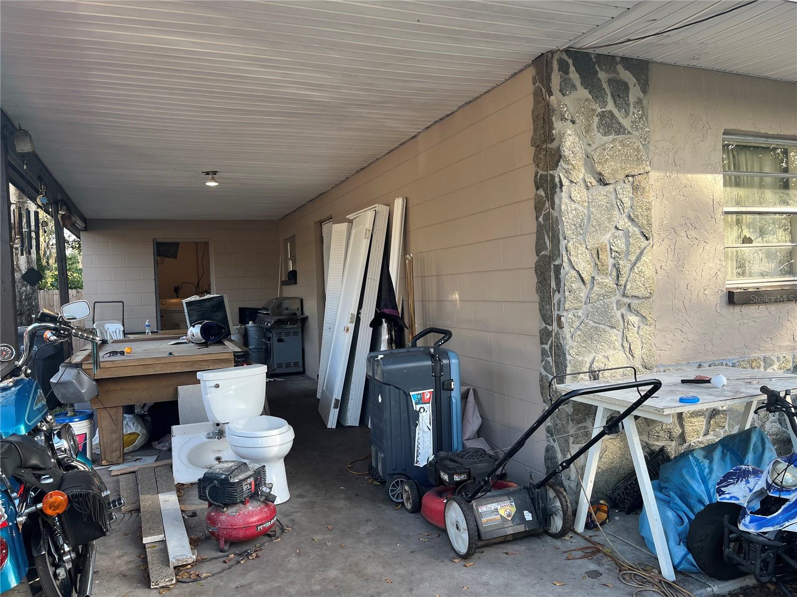 Image 3 of 10 For 9918 Albyar Avenue