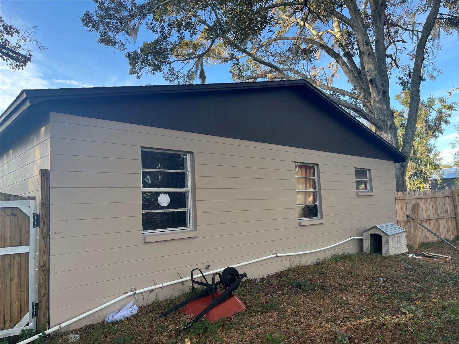 Image 6 of 10 For 9918 Albyar Avenue