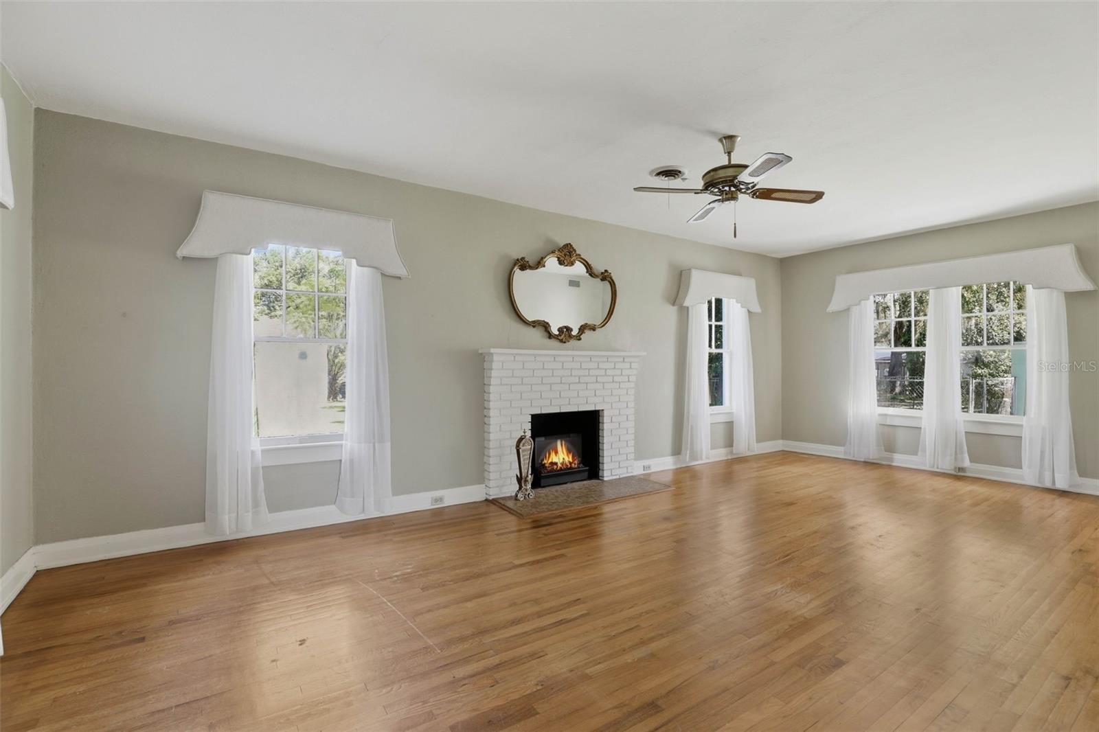 Image 12 of 40 For 457 Elliott Ave.