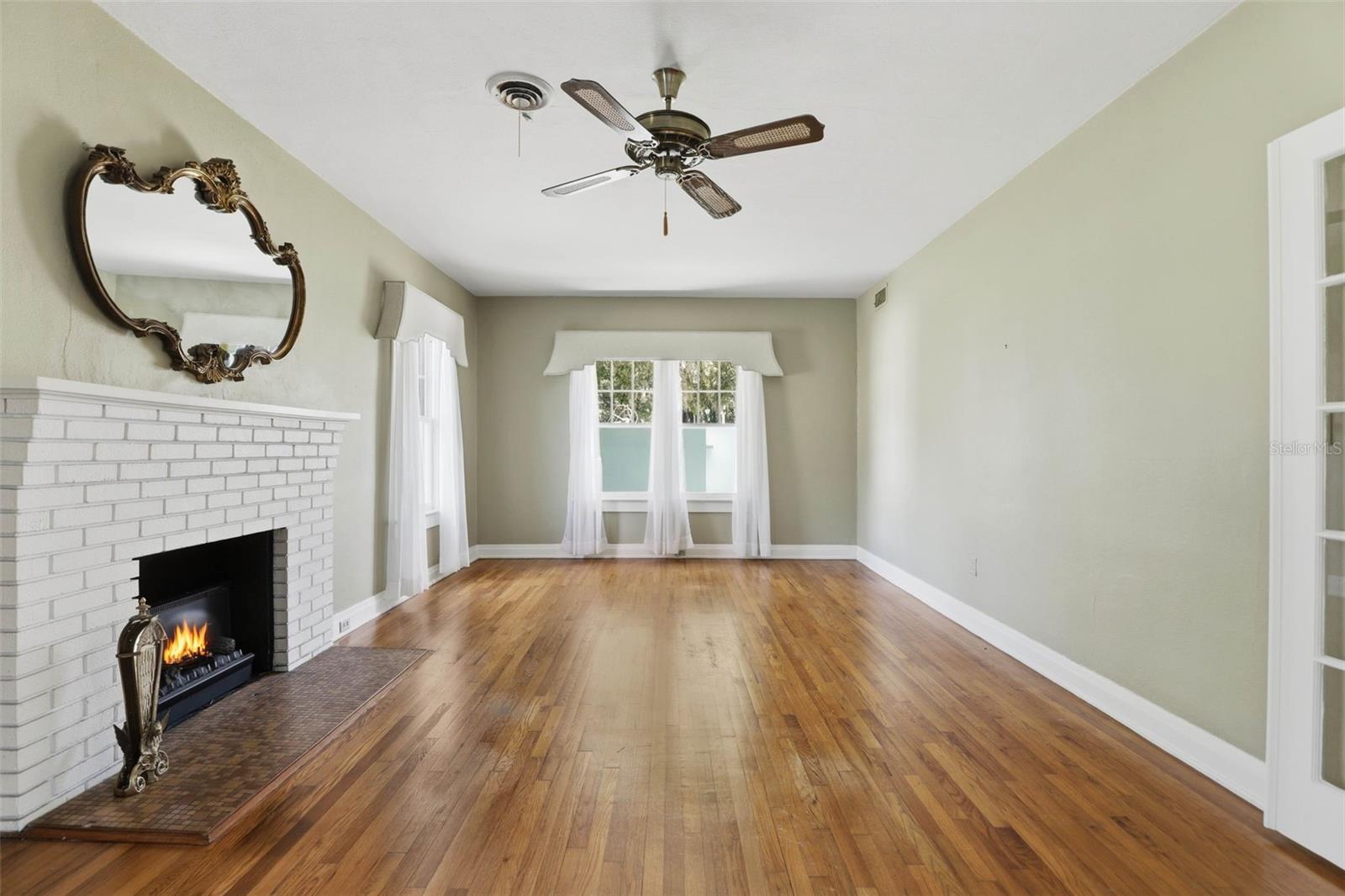 Image 13 of 40 For 457 Elliott Ave.