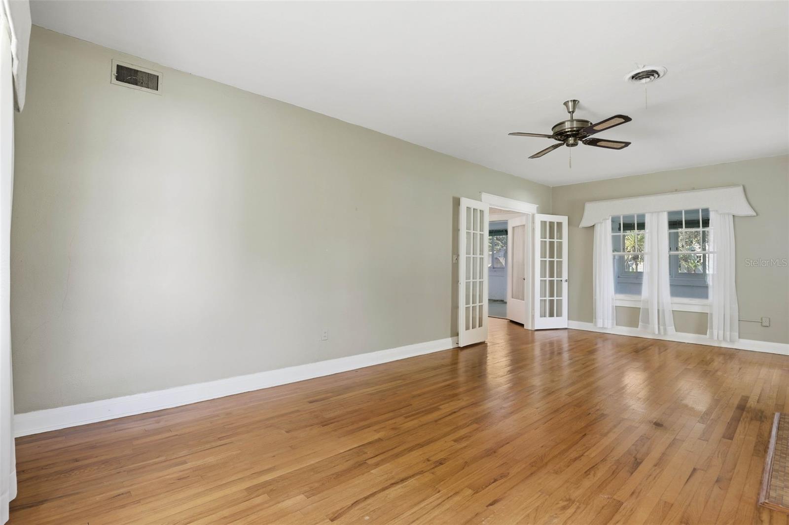 Image 15 of 40 For 457 Elliott Ave.