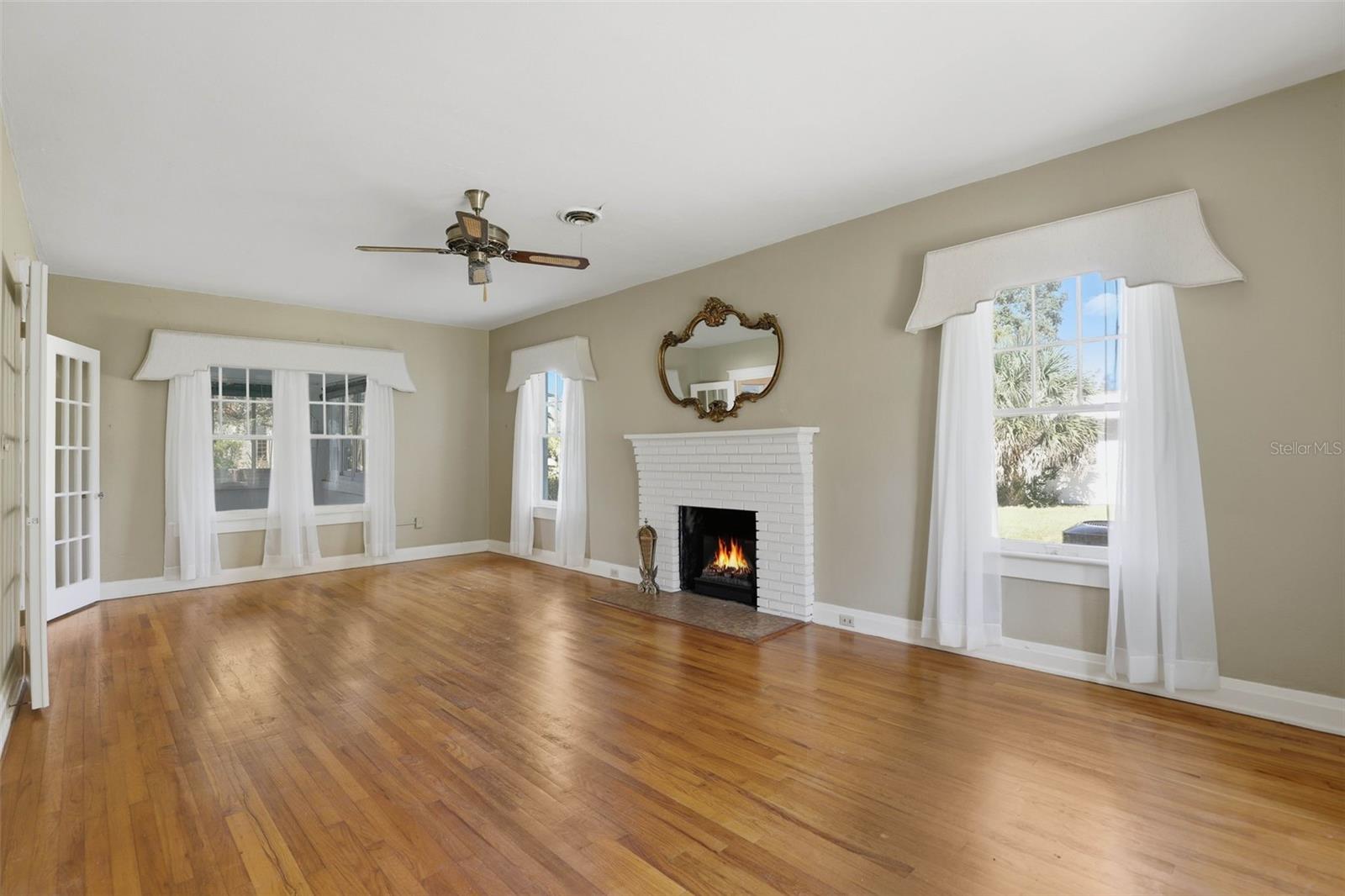 Image 16 of 40 For 457 Elliott Ave.