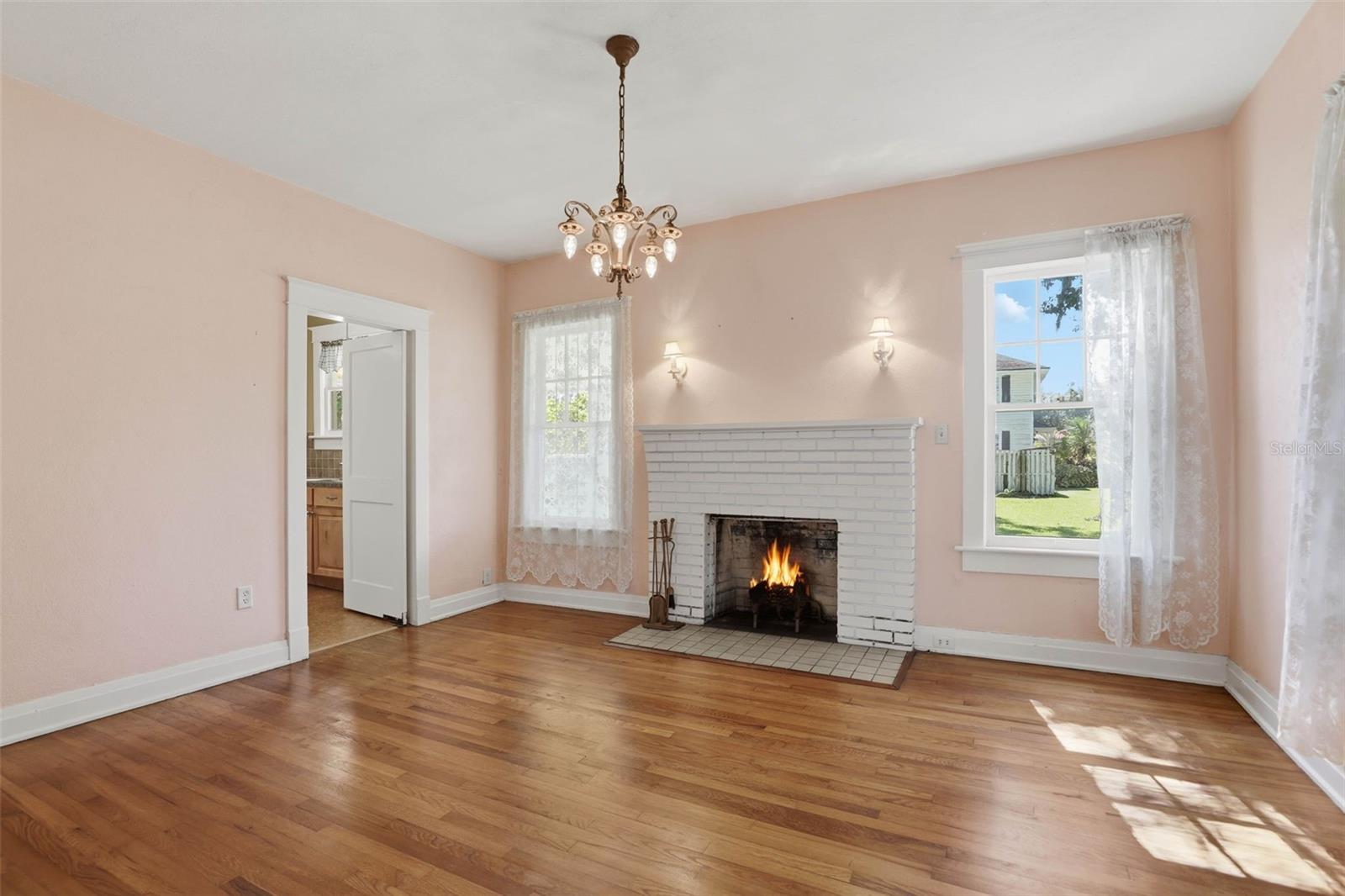 Image 17 of 40 For 457 Elliott Ave.