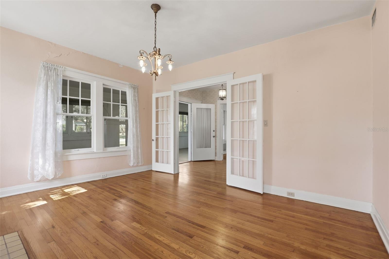 Image 18 of 40 For 457 Elliott Ave.