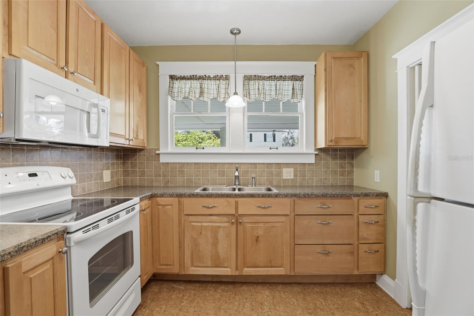 Image 22 of 40 For 457 Elliott Ave.