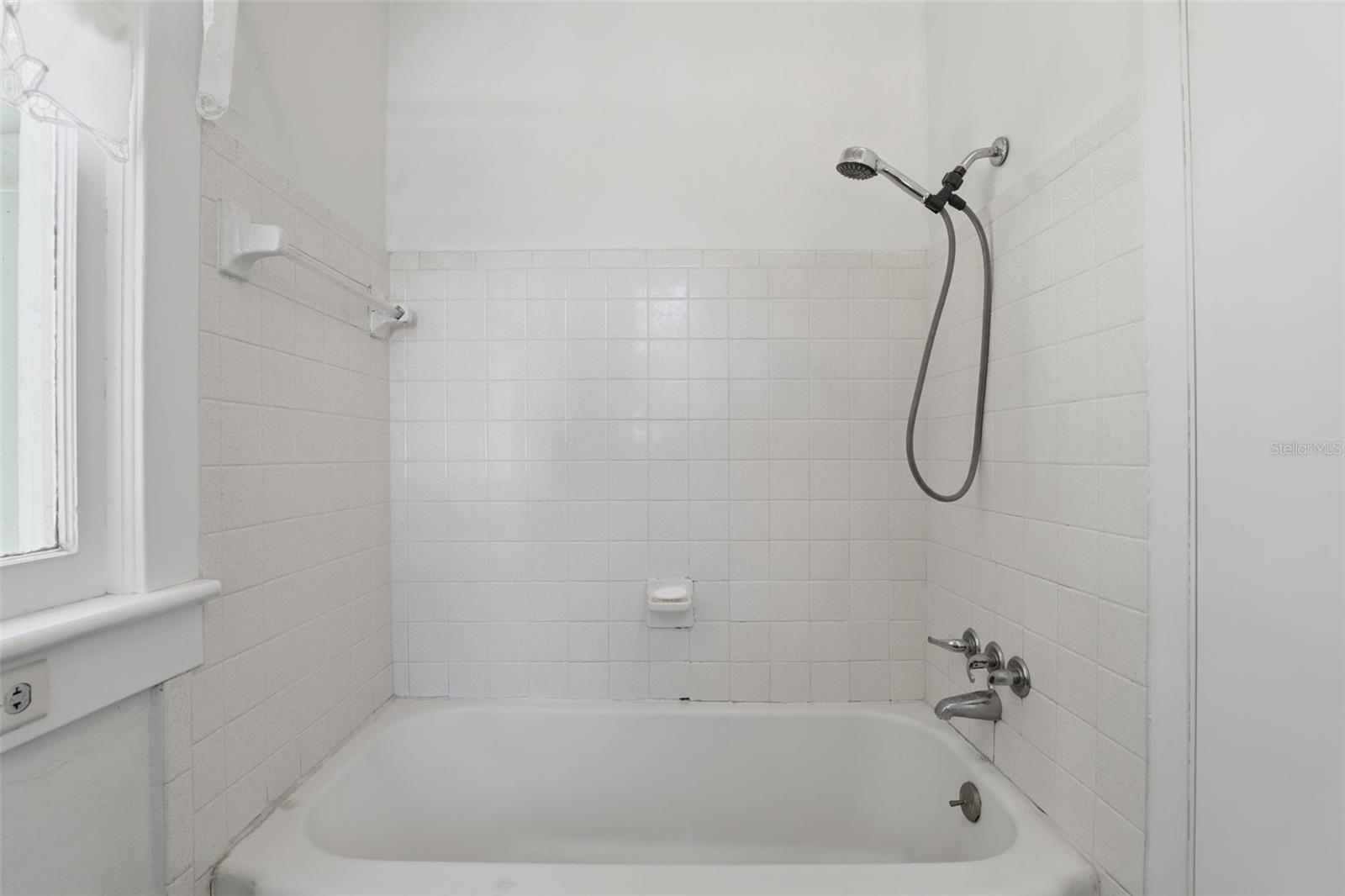 Image 26 of 40 For 457 Elliott Ave.