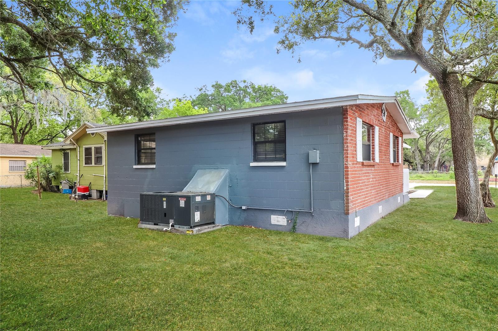 Image 13 of 16 For 3914 Deleuil Avenue