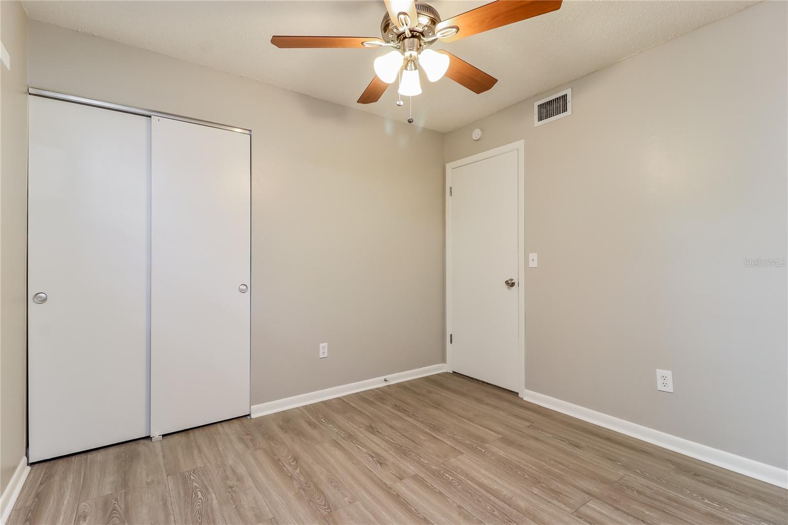 Image 6 of 16 For 7303 Willow Park Drive