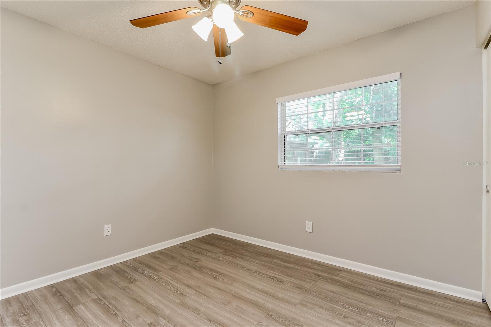 Image 8 of 16 For 7303 Willow Park Drive