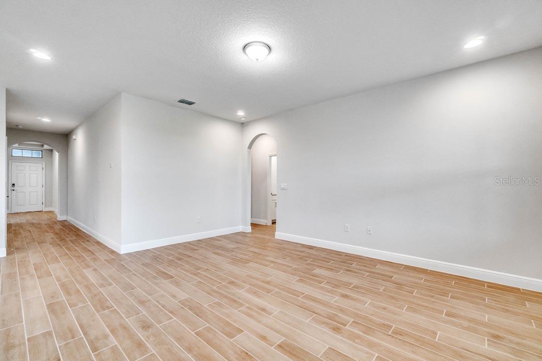 Image 16 of 48 For 18043 Millhouse Way