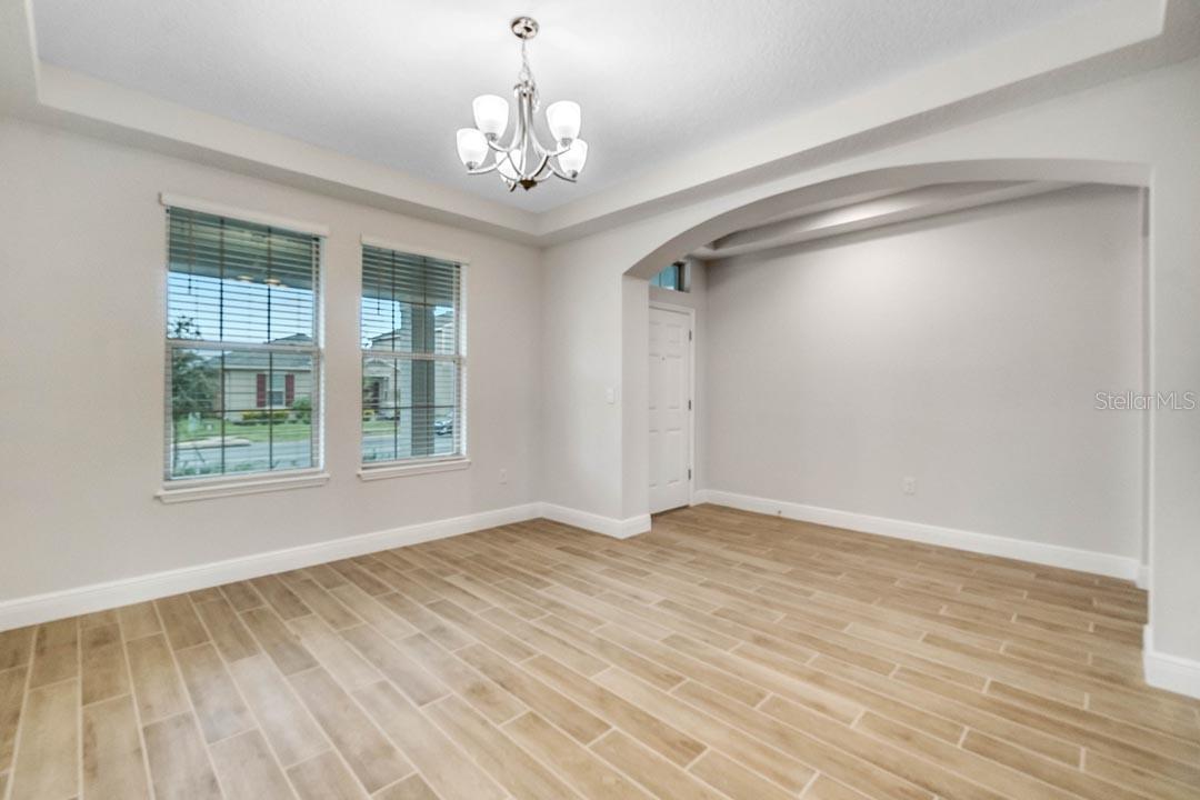 Image 4 of 48 For 18043 Millhouse Way