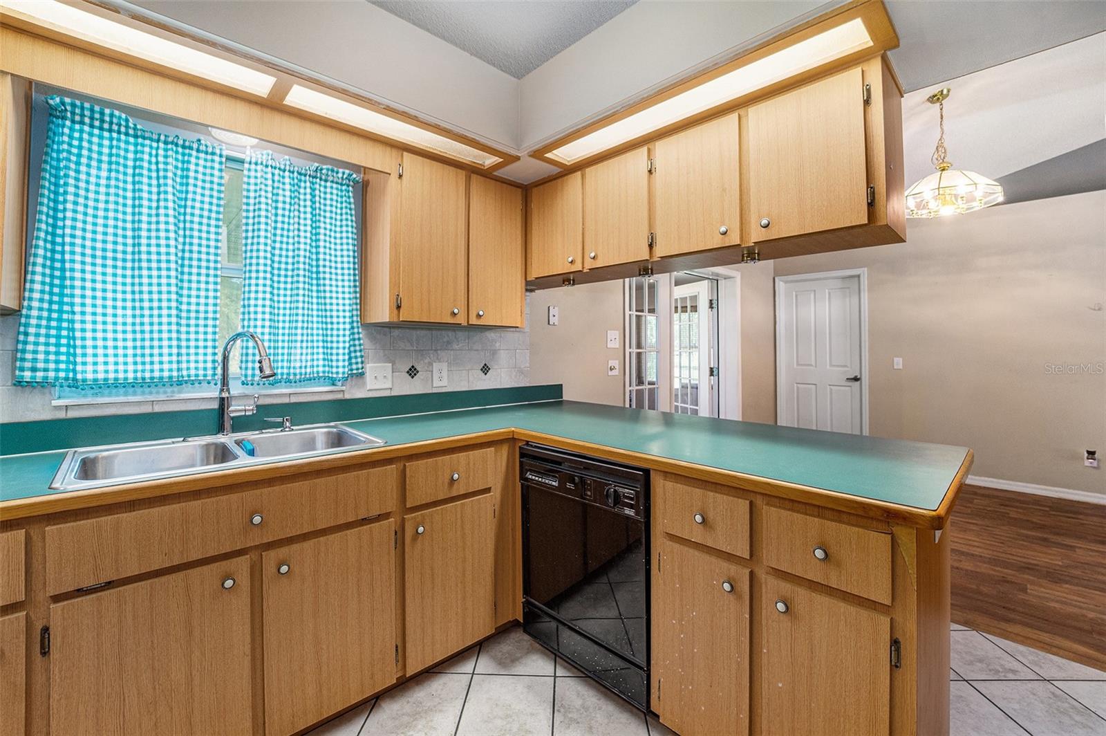 Image 15 of 35 For 518 Cr 312