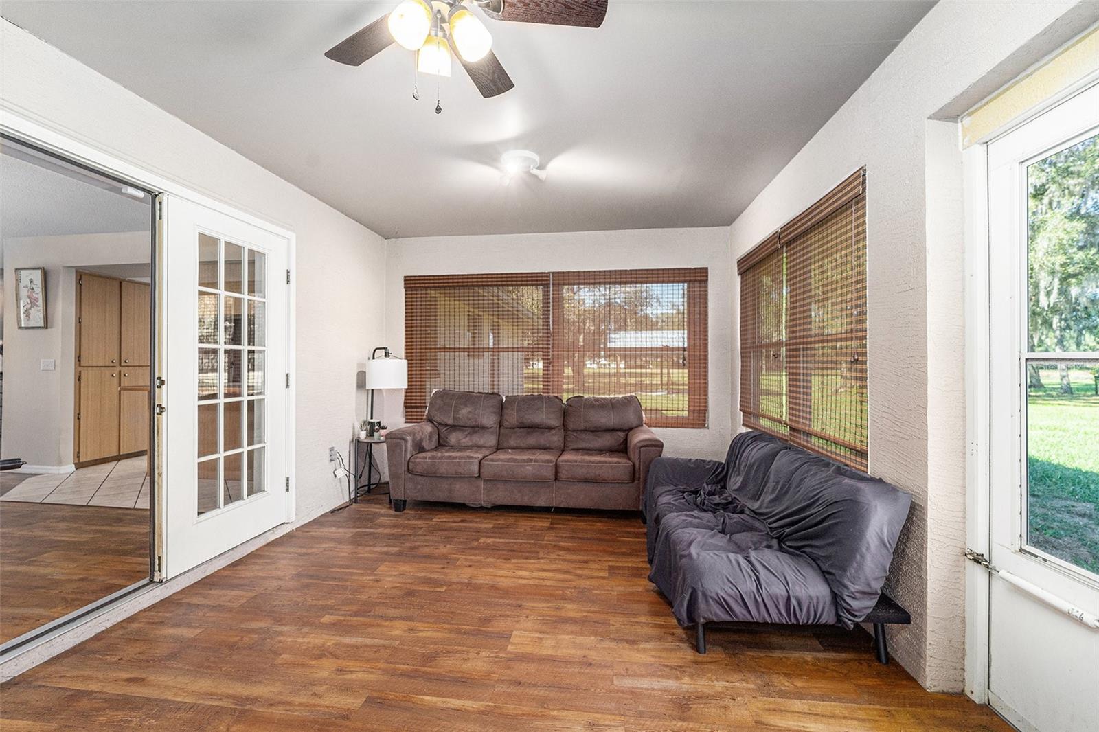 Image 16 of 35 For 518 Cr 312