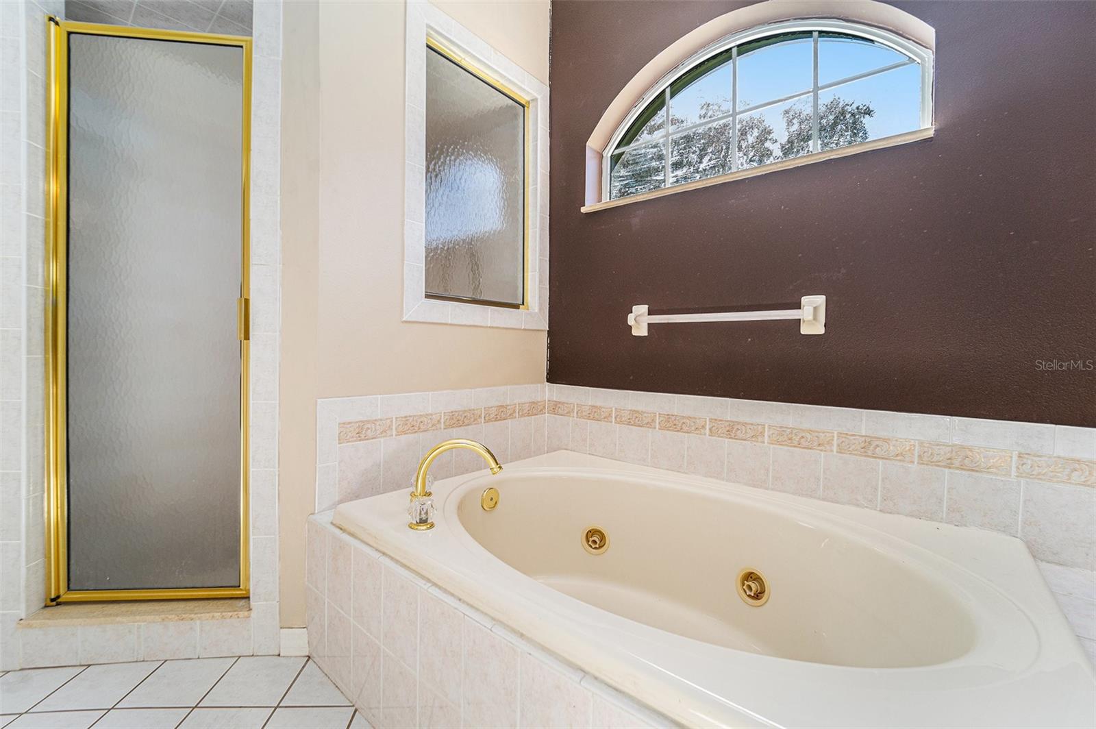 Image 23 of 35 For 518 Cr 312