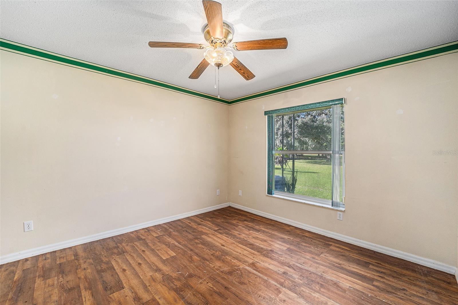 Image 25 of 35 For 518 Cr 312