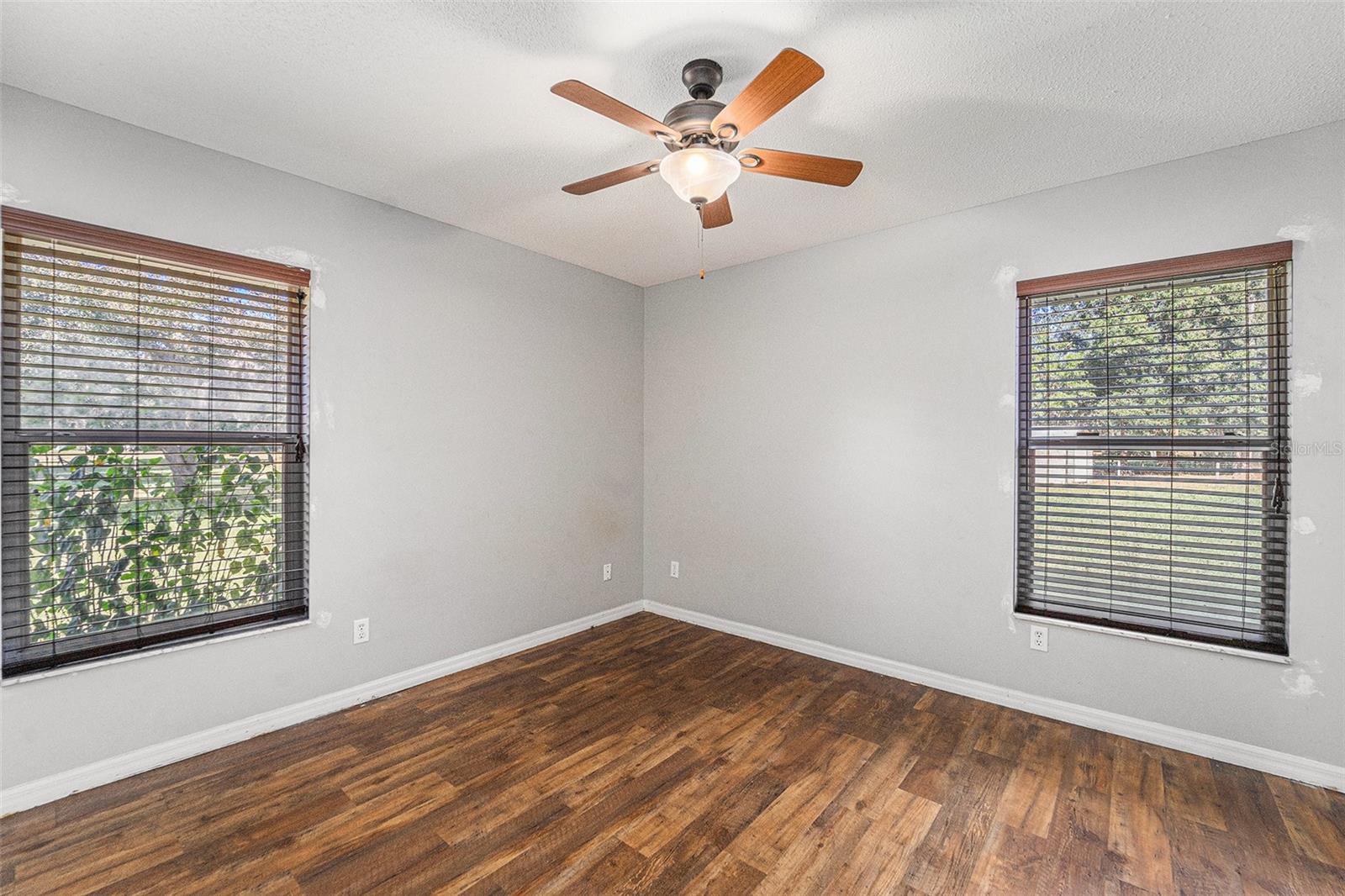 Image 28 of 35 For 518 Cr 312