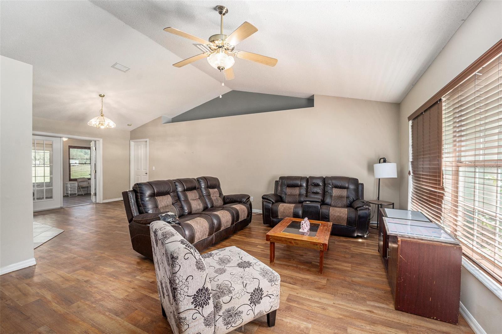 Image 5 of 35 For 518 Cr 312