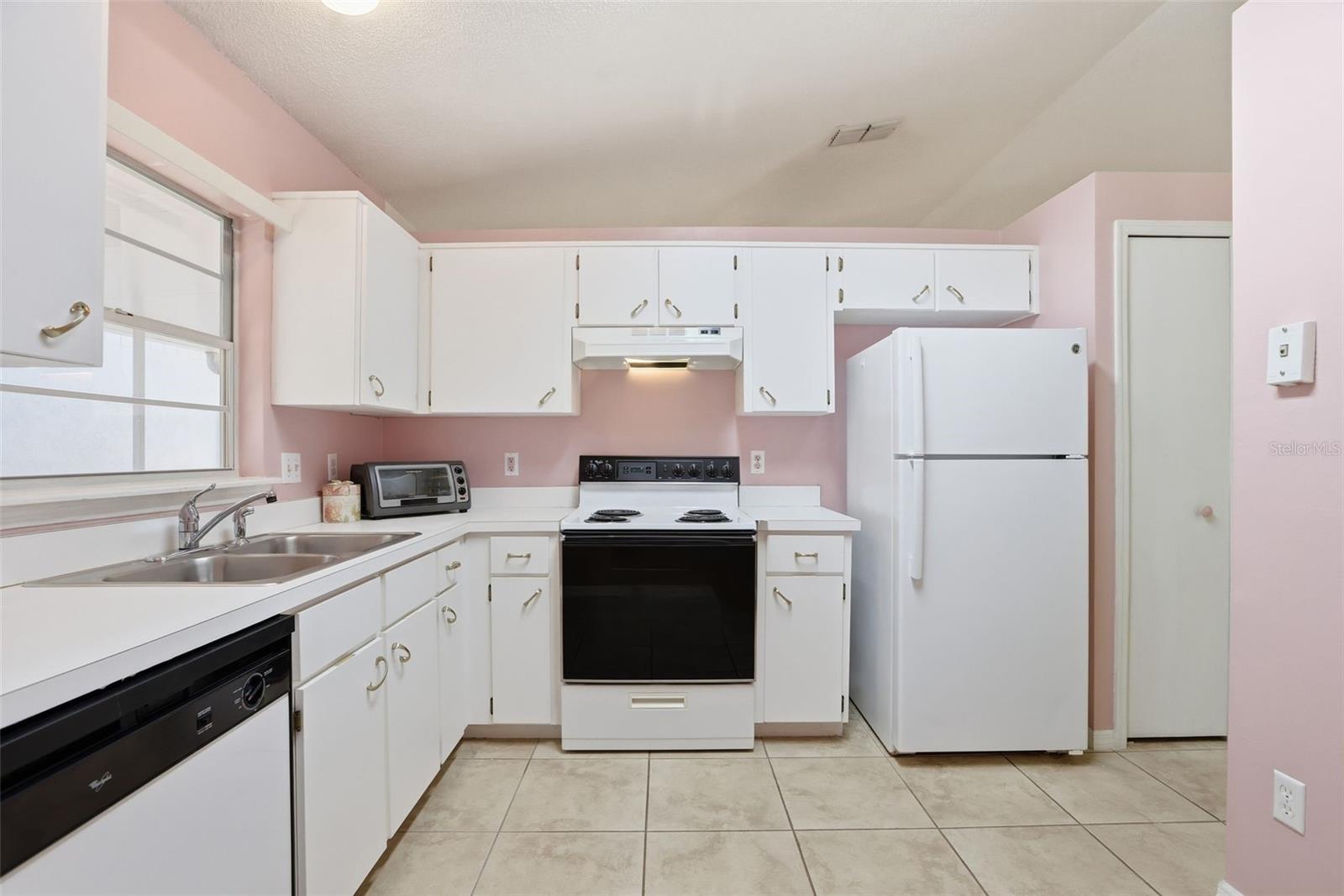 Image 14 of 35 For 270 San Gabriel Street