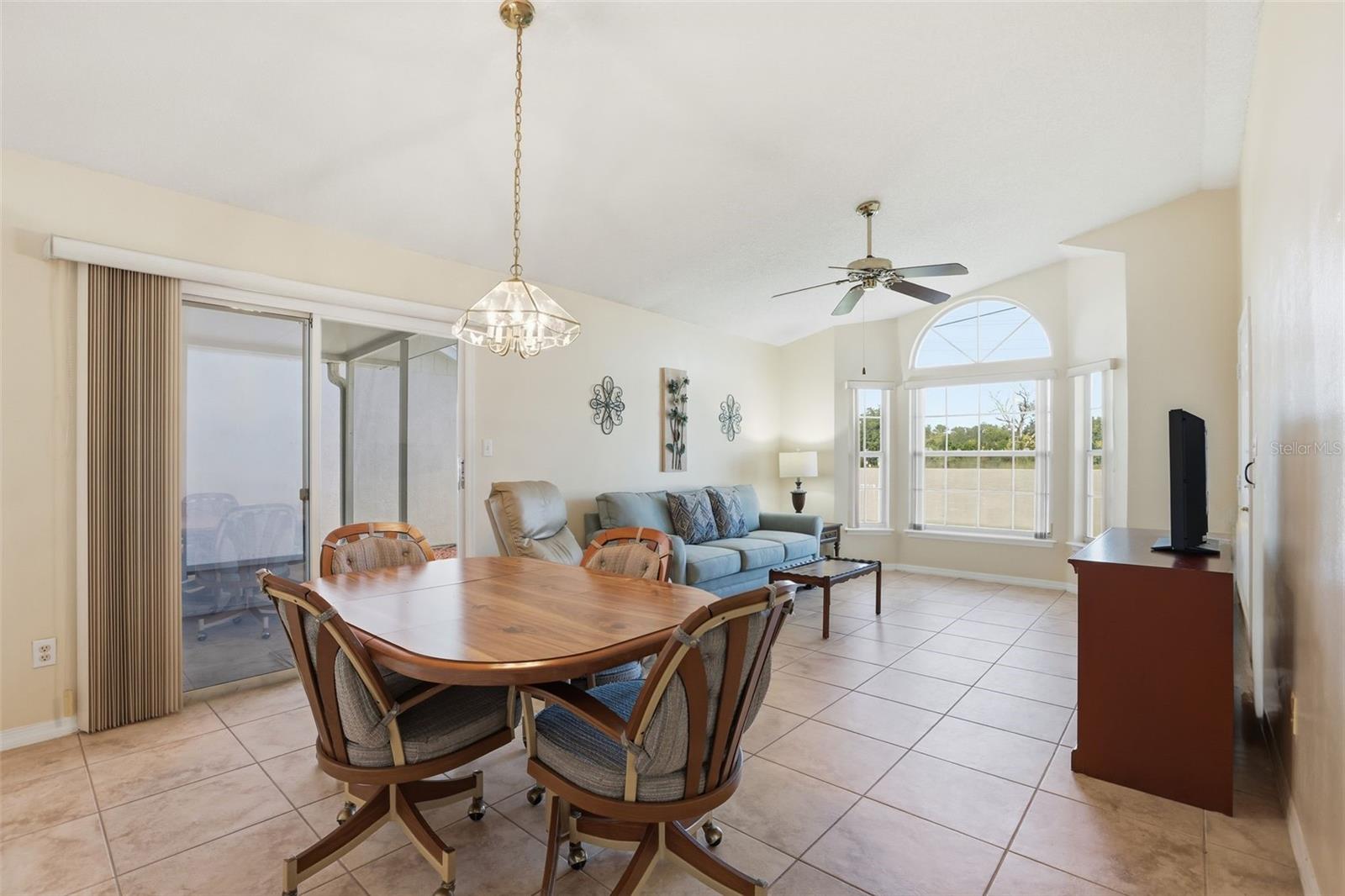 Image 8 of 35 For 270 San Gabriel Street