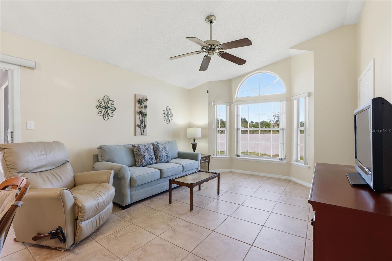 Image 9 of 35 For 270 San Gabriel Street