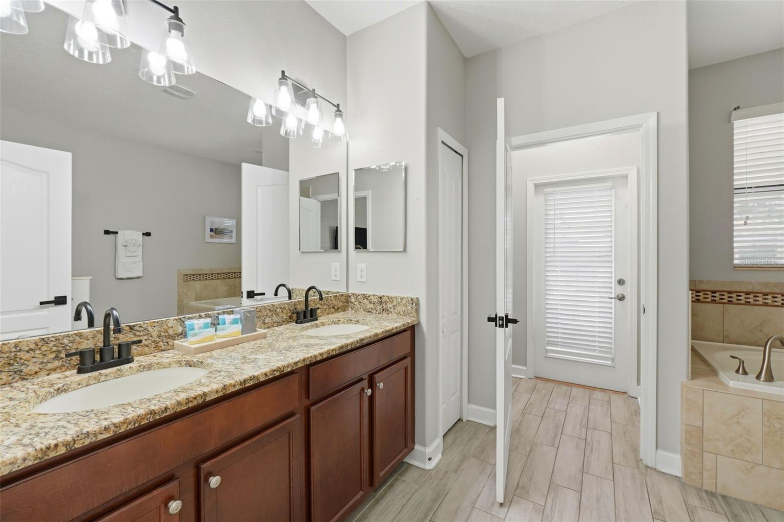 Image 22 of 59 For 1408 Moon Valley Drive